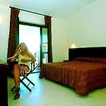 酒店 Baia Della Rocchetta 3*