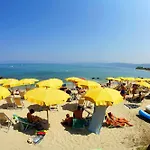 Baia Della Rocchetta 酒店 赞布隆内