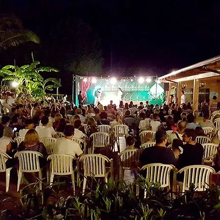 ホテル Baia Della Rocchetta ザンブローネ