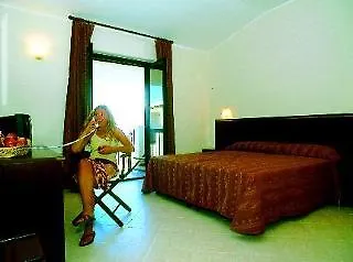 Hotel Baia Della Rocchetta 3*